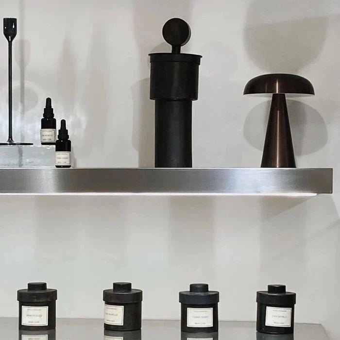 ShroomLite – Elegante lámpara de mesa portátil