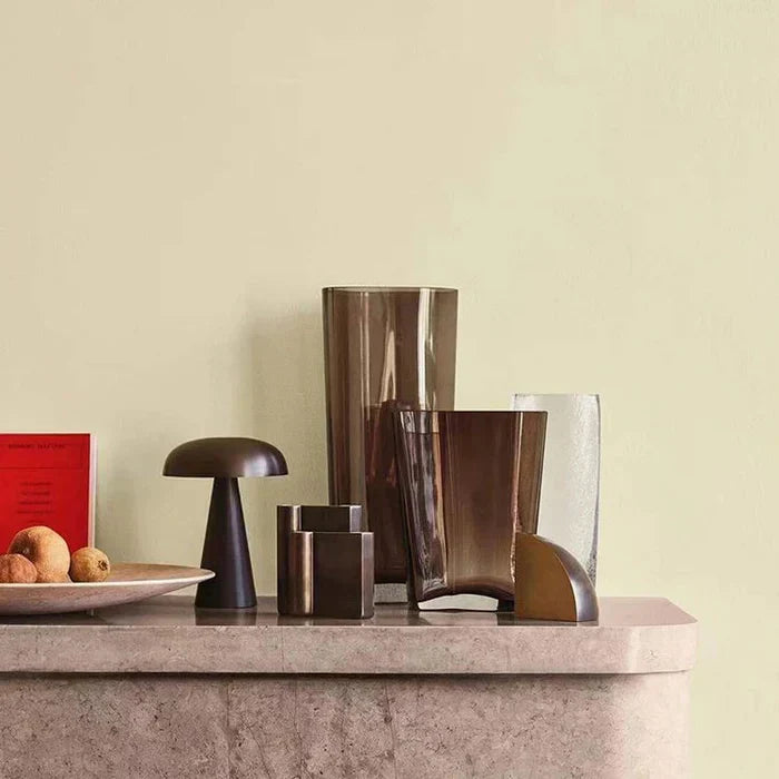 ShroomLite – Elegante lámpara de mesa portátil